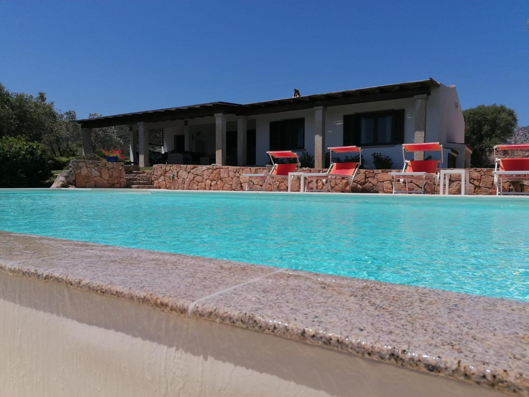 La Sima Con Piscina Vista Mare Sardegna Villa